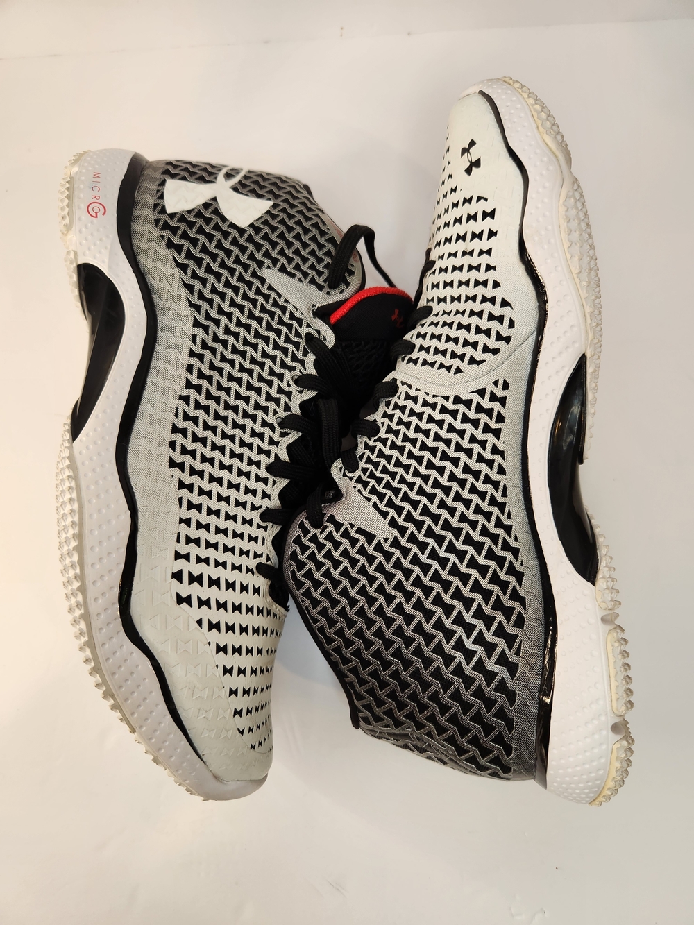Under Armour Men's White and Black Athletic Shoes 8.5